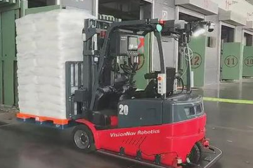 國內首個廂式貨車無人叉車裝箱，未來機器人新突破！