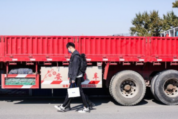 卡車開進無人區