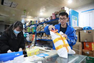 四川觀察：跟著小哥送年貨，感受中通新變化