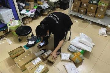 快遞新規(guī)實(shí)施兩個(gè)月，這個(gè)地方送貨上門(mén)仍難實(shí)現(xiàn)