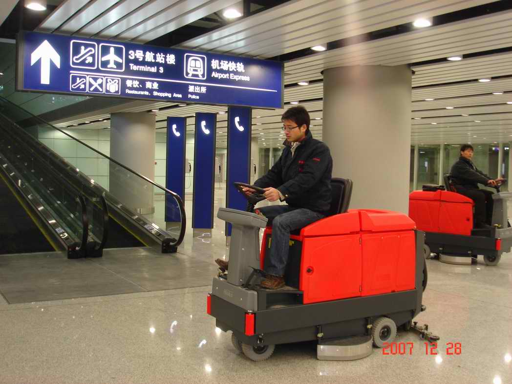 德國(guó)哈高h(yuǎn)ako駕駛式洗地機(jī)