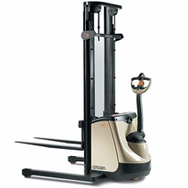 美國皇冠叉車(CROWN)2000磅步行式全自動電動堆高機(jī)