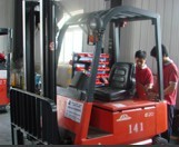 林德2噸電動(dòng)叉車(chē)