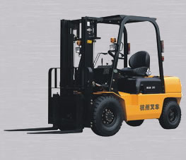L系列2-4噸內(nèi)燃平衡重式叉車