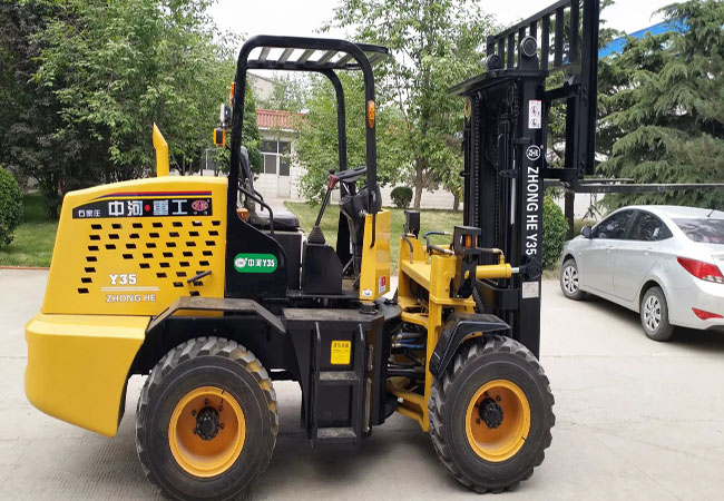 工地四驅叉車