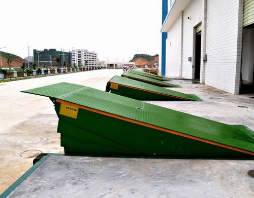 北京移動式登車橋密云固定式登車橋
