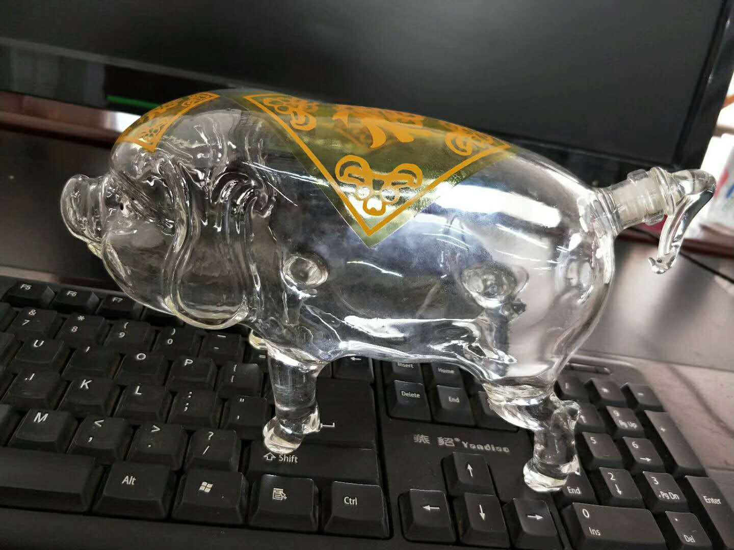 招財豬豬玻璃酒瓶生肖豬玻璃工藝酒瓶個性動物豬造型酒瓶母豬玻璃瓶
