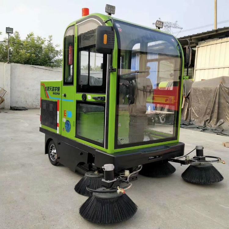   供應(yīng)景區(qū)道路電動掃地車 電動清洗掃地車 干濕吸塵掃路車