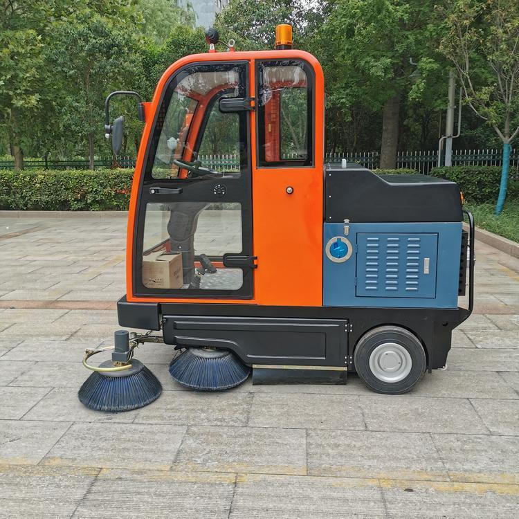   駕駛式掃地機現貨 物業工業環衛街道掃地車 封閉式自動掃地機