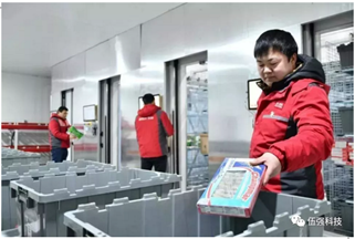 轉載：從此告別-18℃！京東物流上線全國首個電商冷庫貨到人揀選系統，訂單揀選像“回轉壽司”